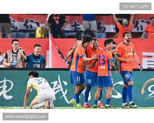 北京国安全力出击力拼对手誓取胜利展现强大阵容与拼搏精神